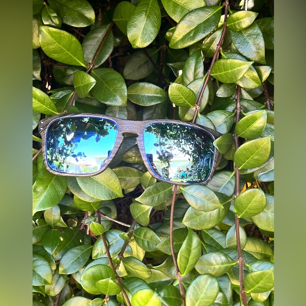 Oakley men’s Holbrook XL wood grain collection